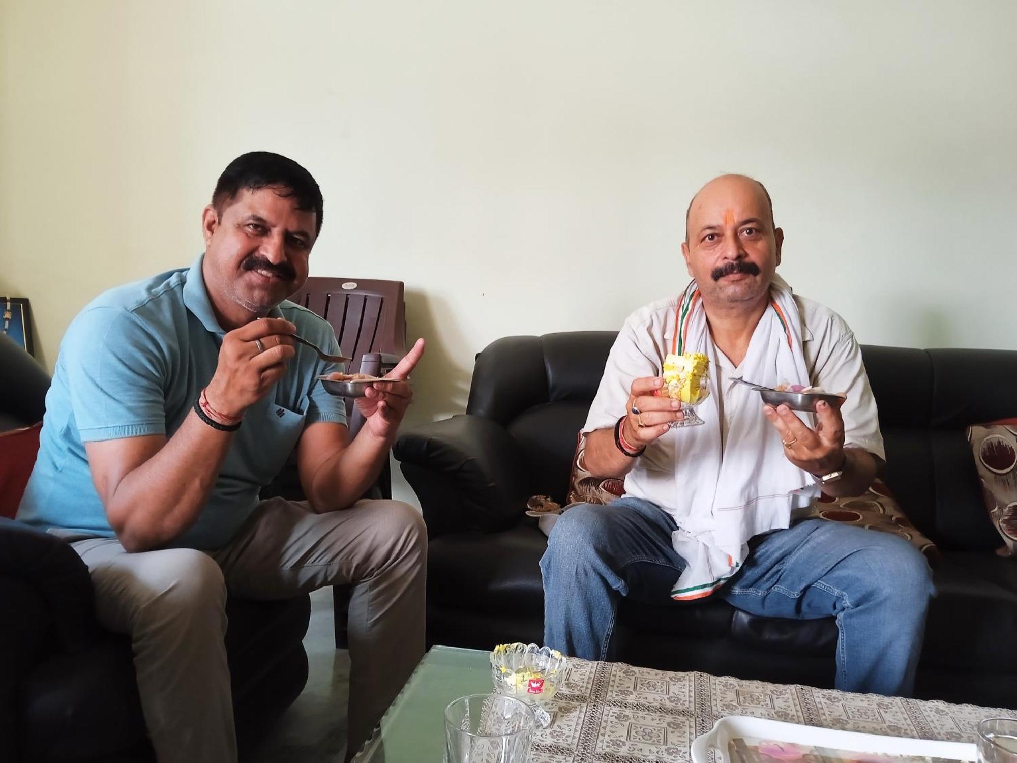 Shanti Niketan Hostel And Homestay Varanasi Bagian luar foto